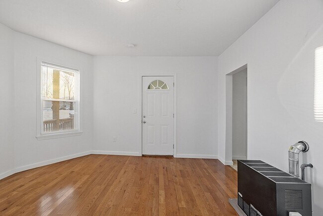 Building Photo - 8 Doane St