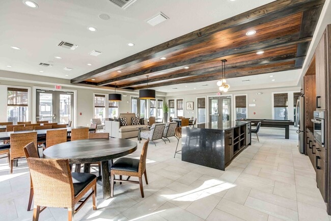 Parques en los apartamentos Hunters Creek — foto comunitaria - Parks at Hunters Creek