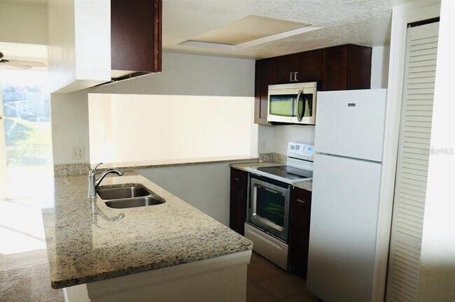 Foto del edificio - 658 Caribbean Dr