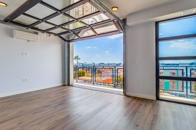 Foto del edificio - Brand New Loft in Prime Koreatown with DTLA Skyline Views Available! Must See! Call Today