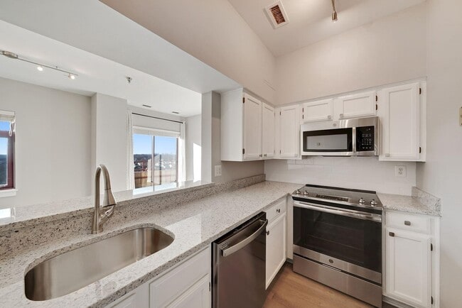 Building Photo - 2400 Clarendon Blvd