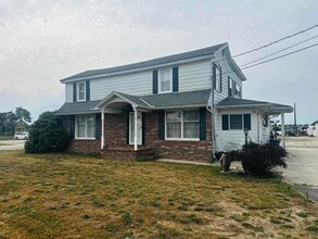 Building Photo - 3670 Oak Rd