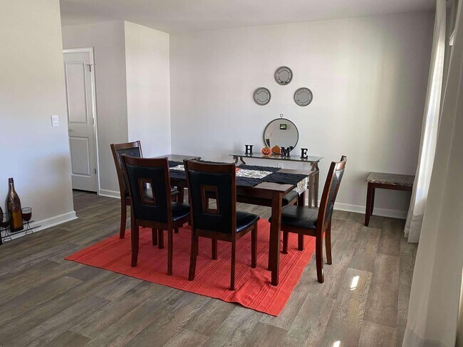 Foto del edificio - 1313 Riverstone Dr