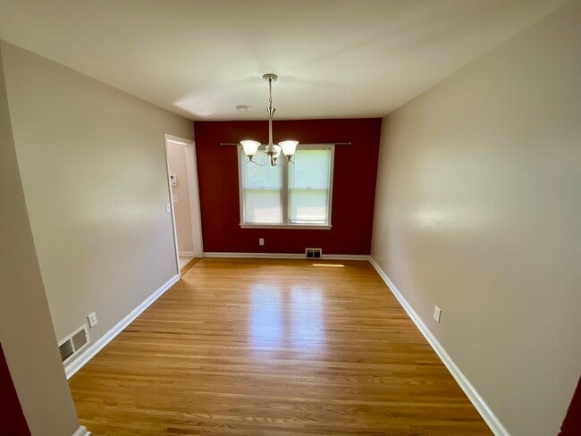 Building Photo - 35 Westmoreland Dr