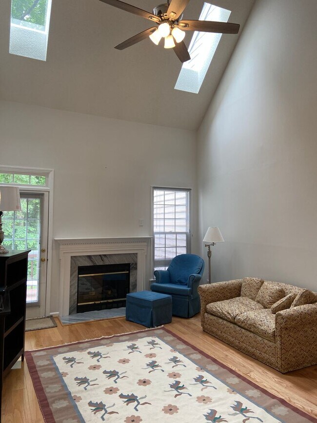 Foto del edificio - Renovated 3 bed, 2.5 bath townhome in Hope...