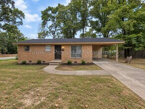 Building Photo - 2 Woodson Ct