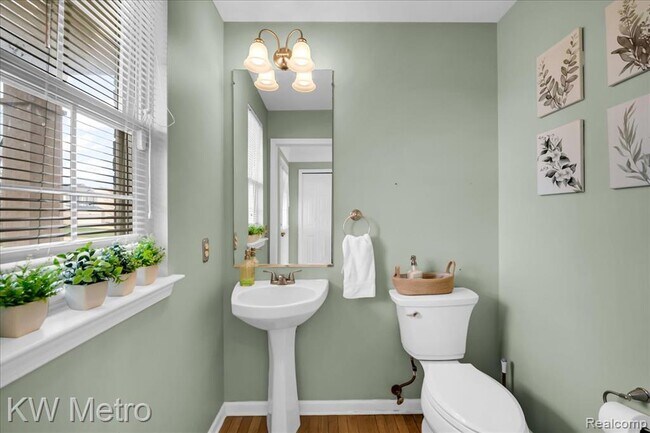 Foto del edificio - 7696 Henley Dr