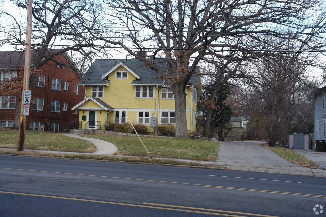 Primary Photo - 3925 University Ave