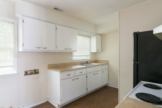 Building Photo - 4207 S Dowfield Dr