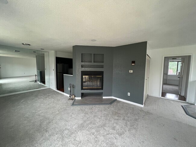 Building Photo - 60 Buttonwood Rd
