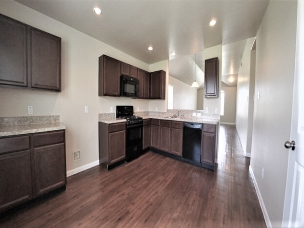 Building Photo - 38 Mira Loma Dr