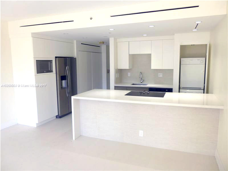 Foto principal - 520 Brickell Key Dr