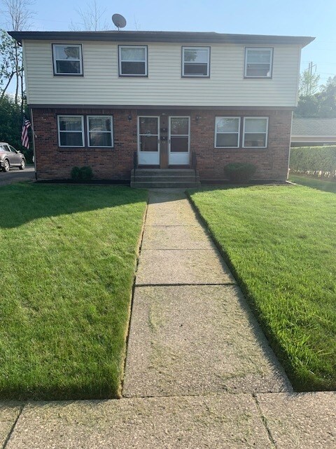 Building Photo - 116 Sudbury Ln