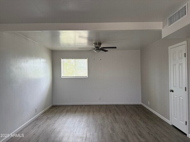 Foto del edificio - 4619 S 16th St