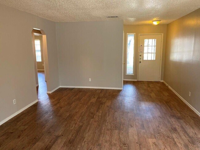 Building Photo - 6215 Woodhue Dr
