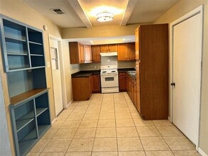 Building Photo - 145 Price Dr