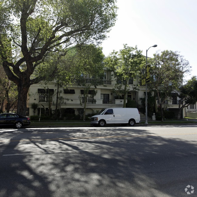 Building Photo - 4320 Laurel Canyon Blvd