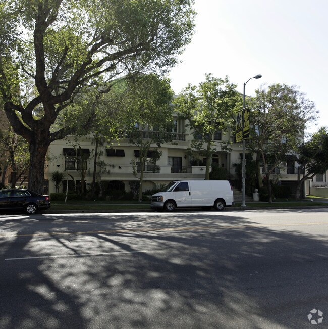 Foto del edificio - 4320 Laurel Canyon Blvd