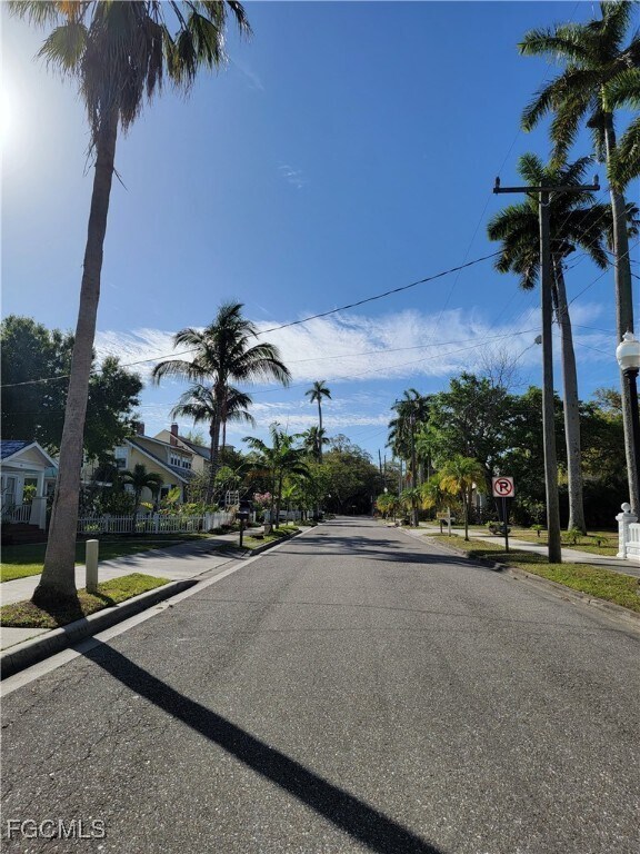 Foto del edificio - 1603 Woodford Ave