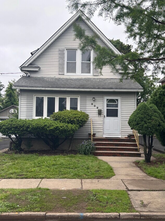 Foto principal - 209 Fern Ave