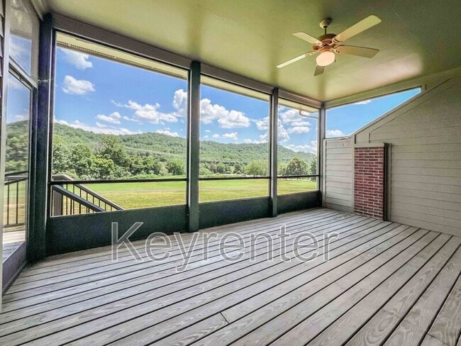 Building Photo - 112 Park Meade Dr