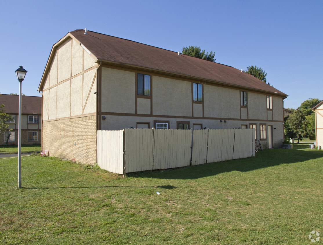Building Photo - 6201-6207 Michaelkenney Ln