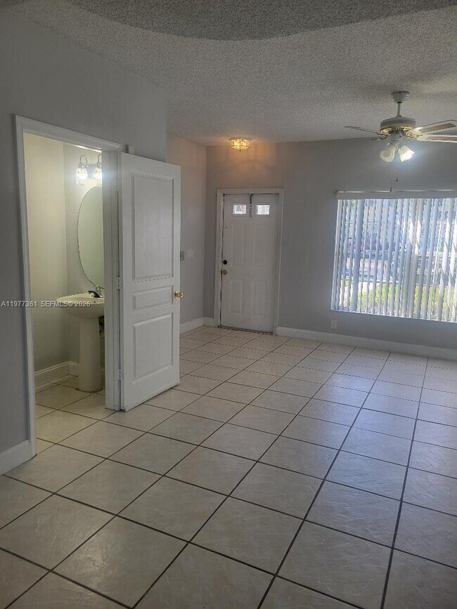 Foto del edificio - 48 Key W Ct