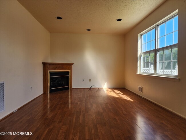 Building Photo - 1 Skylark Ct