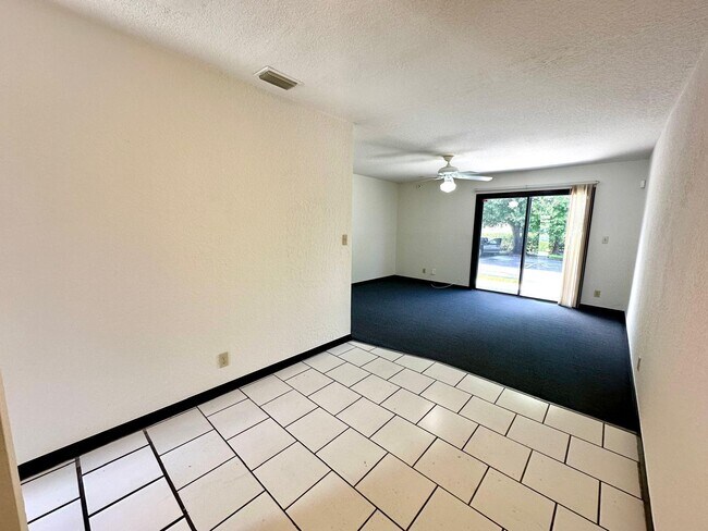 Building Photo - 1238 N Haverhill Rd