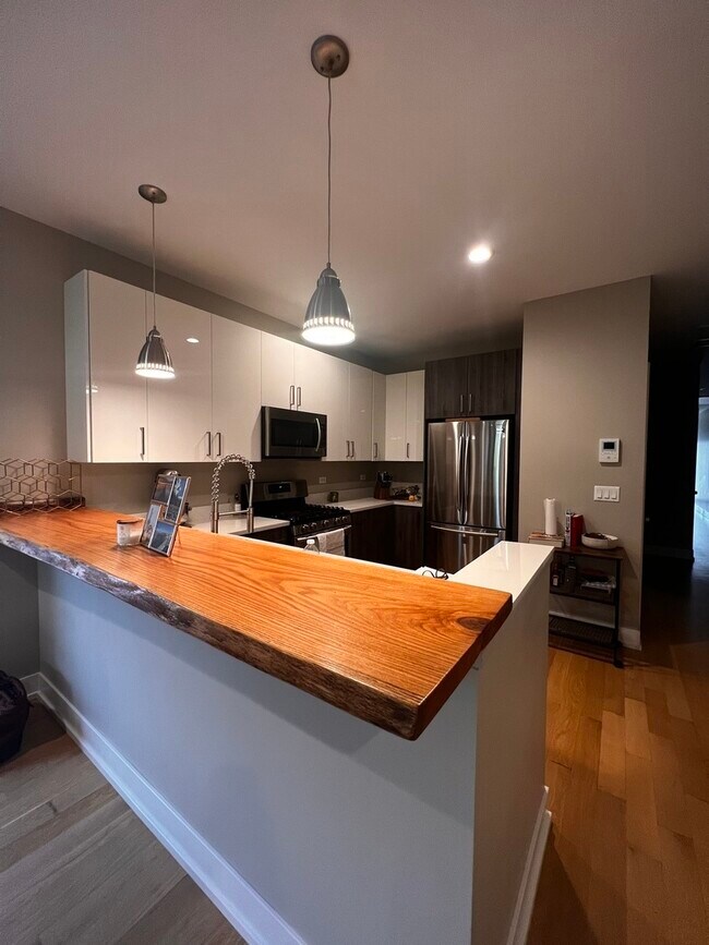 Foto del edificio - 5629 W Higgins Ave