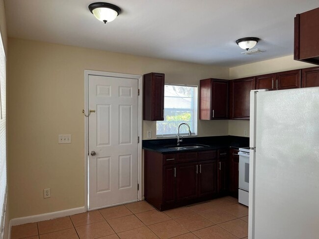 Photo - 300 Orange Ave Townhome