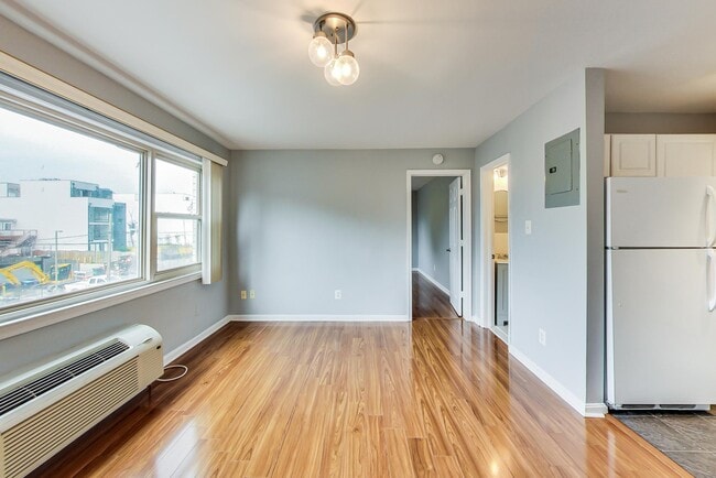 Foto del edificio - 604 Longfellow St NW
