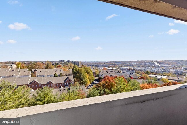 Foto del edificio - 5911 Edsall Rd
