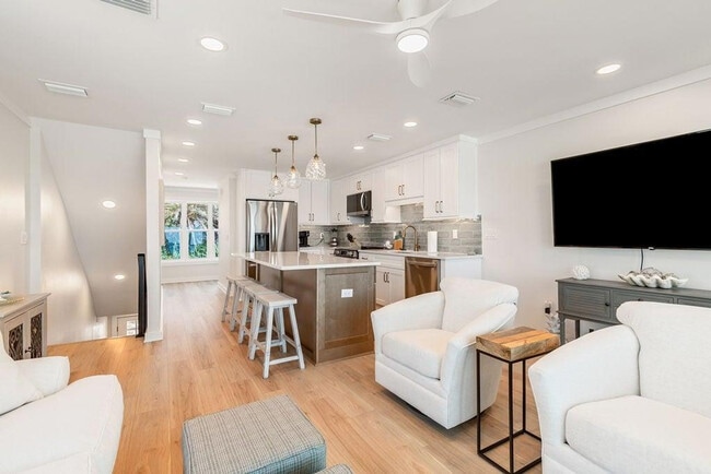 Building Photo - 100 S Spooky Ln