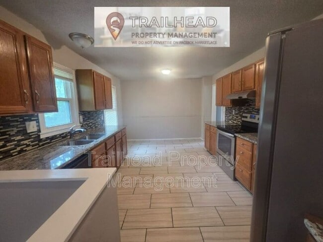 Building Photo - 13629 Applewood Dr