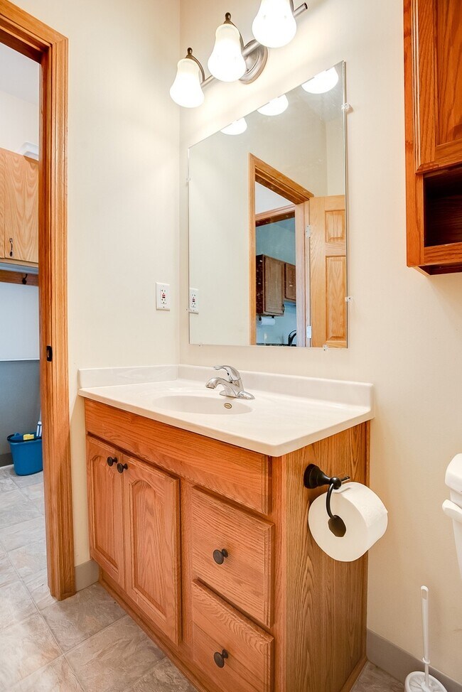 Foto del edificio - 1360 Dale St N