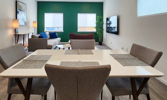 Foto del edificio - Beautiful, private 2 bed, 2.5 bath townhou...