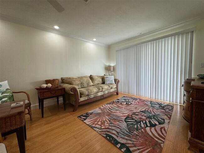 Foto del edificio - 300 S Central Ave