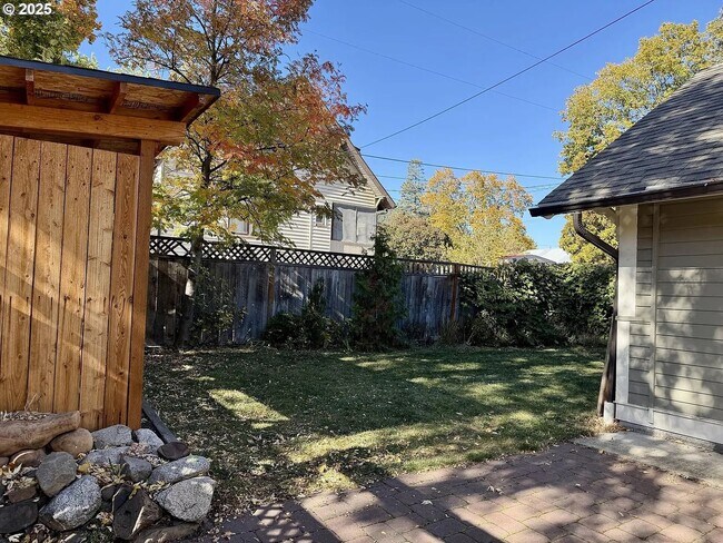 Foto del edificio - 1702 Cedar St