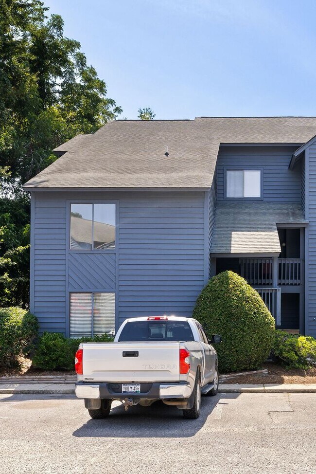 Foto del edificio - Available now. Beautifully updated 3 BR/2....
