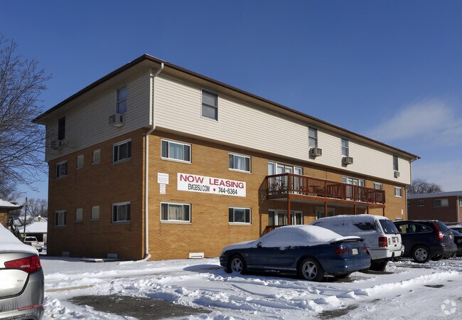 1215 W Wayne St, Muncie, IN 47303 Apartments Muncie, IN