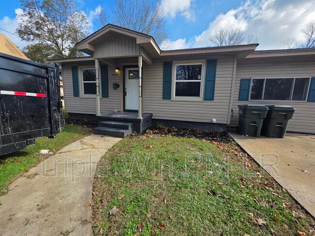 Building Photo - 1626 Davis St