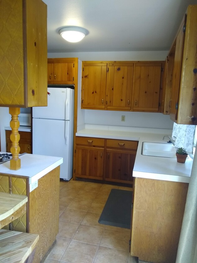 Primary Photo - 3355 Valley St