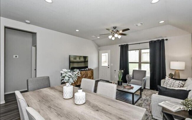 Building Photo - 25202 Pomegranate Pl