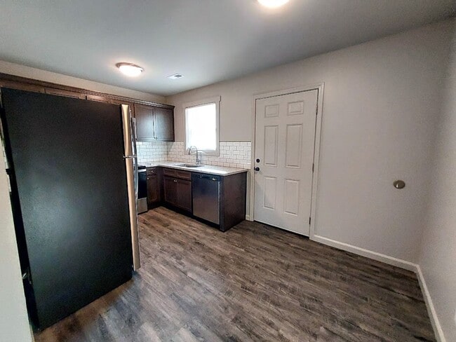 Foto del edificio - 8 Stephanie Dr