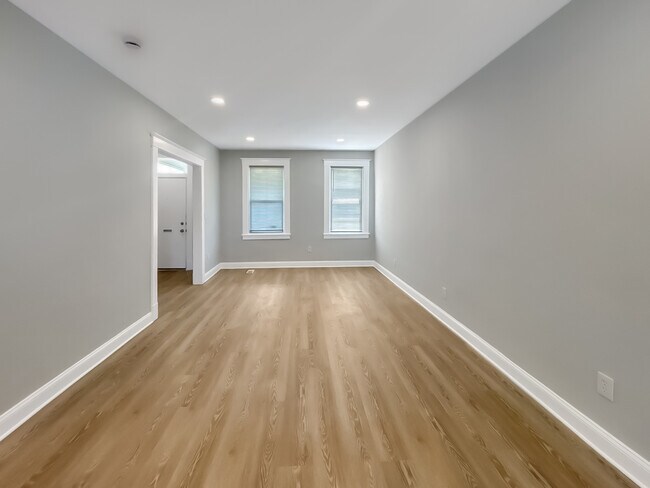 Foto del edificio - 3130 Normount Ave