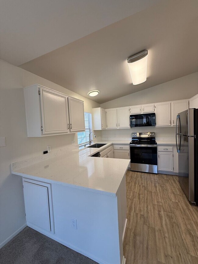 Foto del edificio - Terrific 2Br/2Ba Condo in gated community of Morada in Rancho Bernardo - Updated 2nd floor
