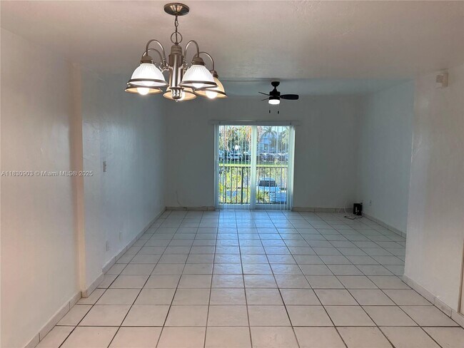 Foto del edificio - 6707 N Kendall Dr