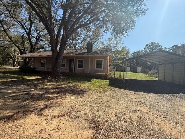 Building Photo - Pace - 3 bedroom, 2 bathroom