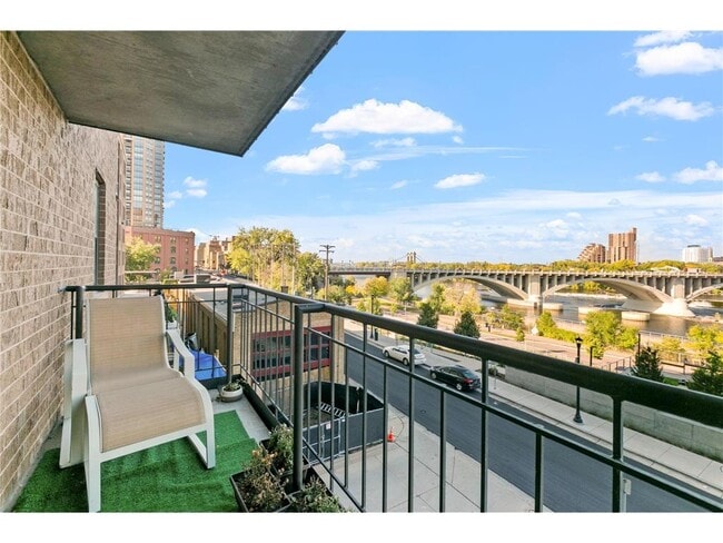 Building Photo - 401 S 1st St